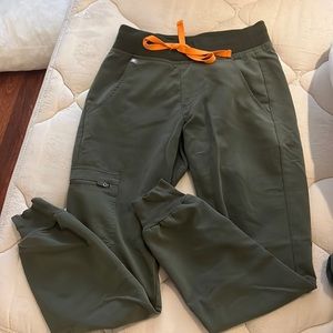 Figs moss green scrub set